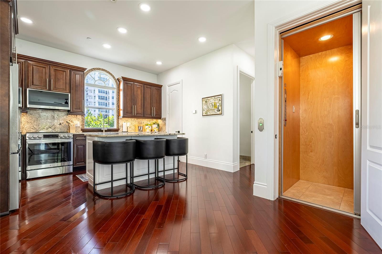 Image 17 of 65 For 430 Sunset Drive