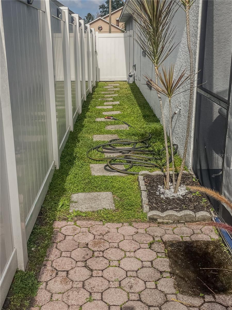 Image 24 of 34 For 7940 Oakstone Court