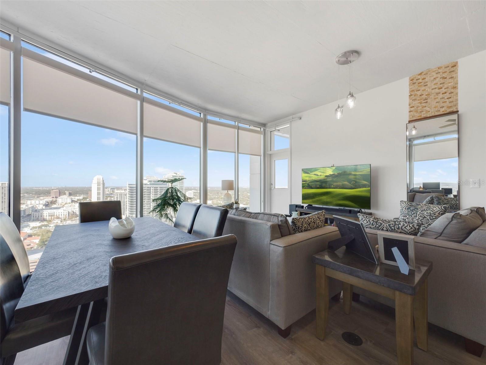 Image 10 of 50 For 155 Court Avenue 2716