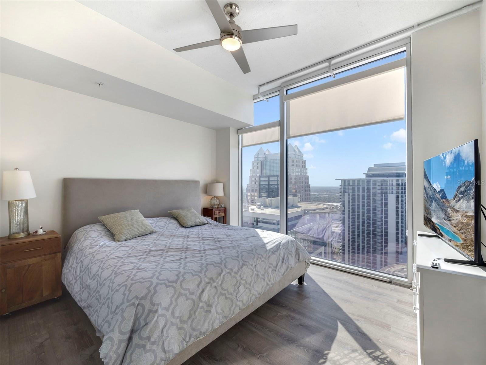 Image 11 of 50 For 155 Court Avenue 2716