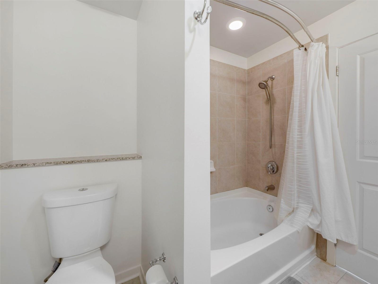 Image 13 of 50 For 155 Court Avenue 2716