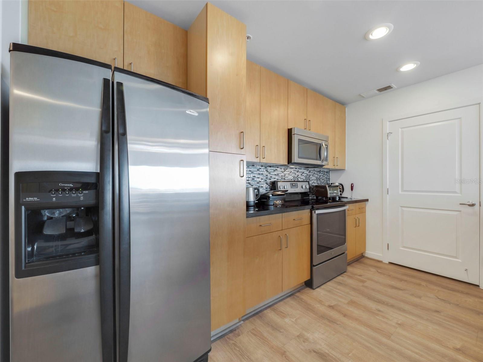 Image 16 of 50 For 155 Court Avenue 2716