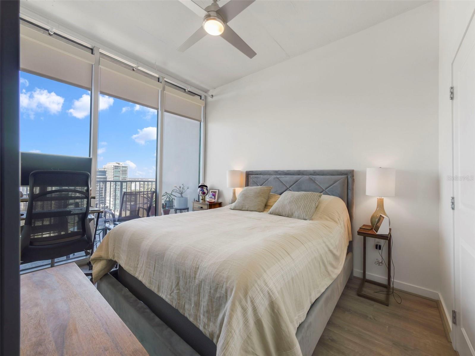 Image 20 of 50 For 155 Court Avenue 2716