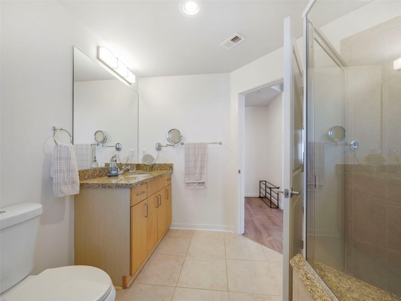 Image 23 of 50 For 155 Court Avenue 2716