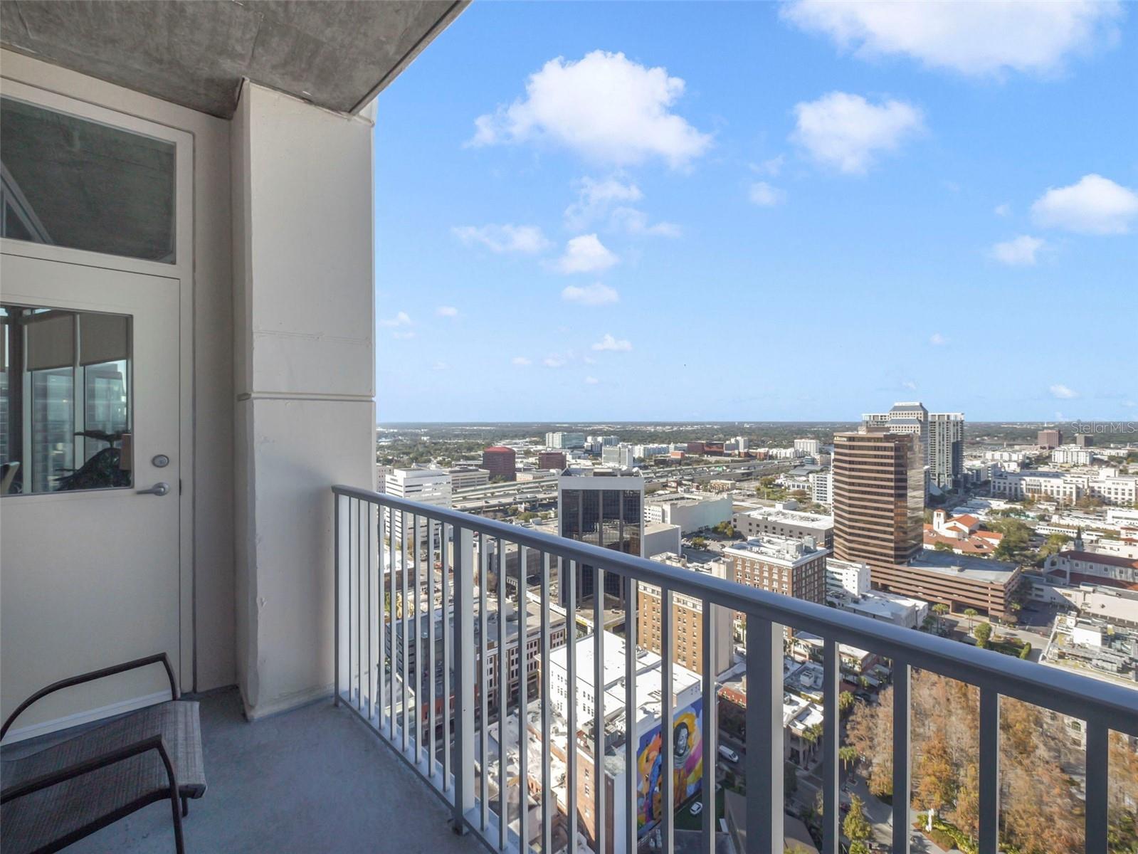 Image 26 of 50 For 155 Court Avenue 2716