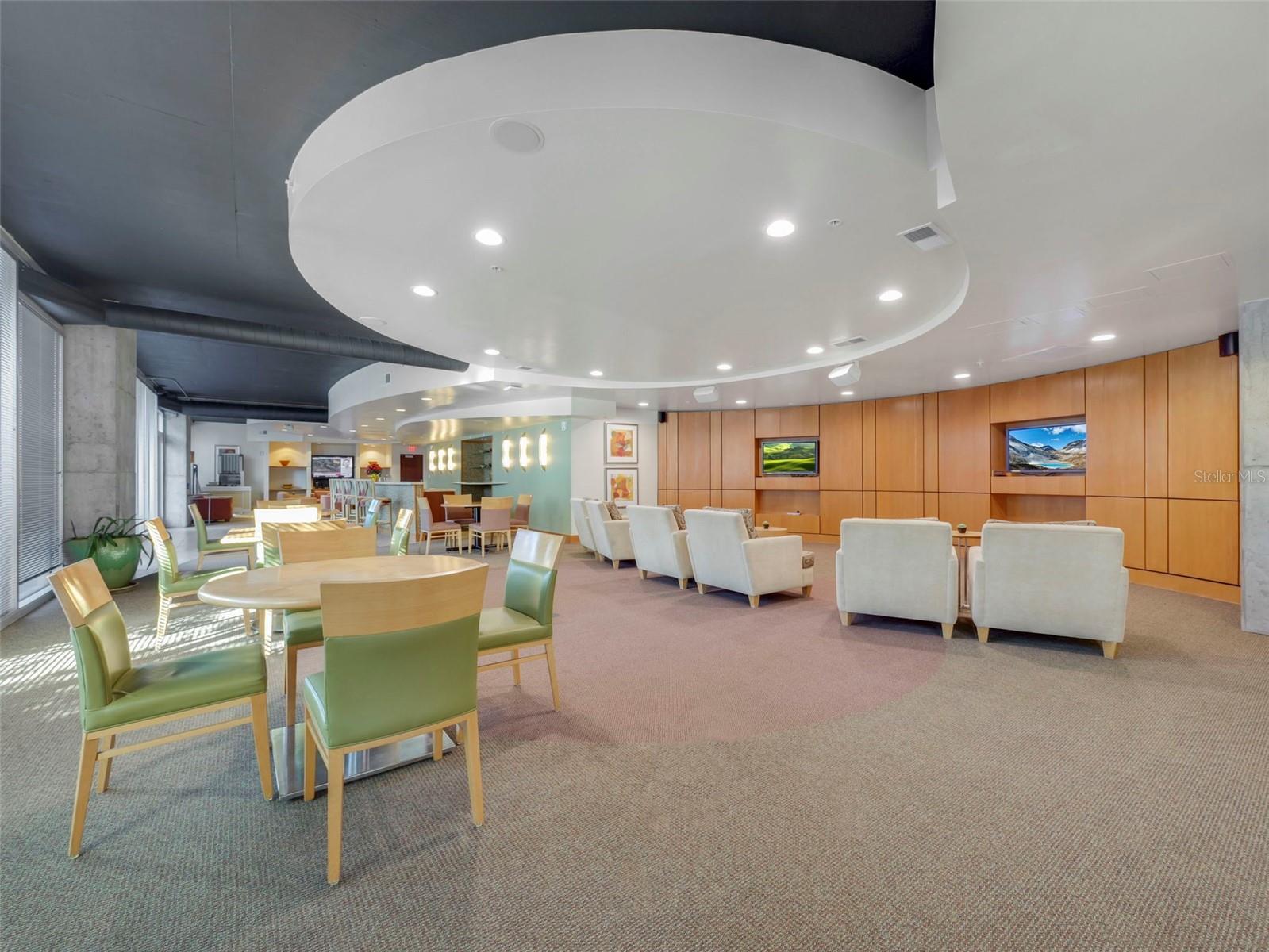 Image 28 of 50 For 155 Court Avenue 2716