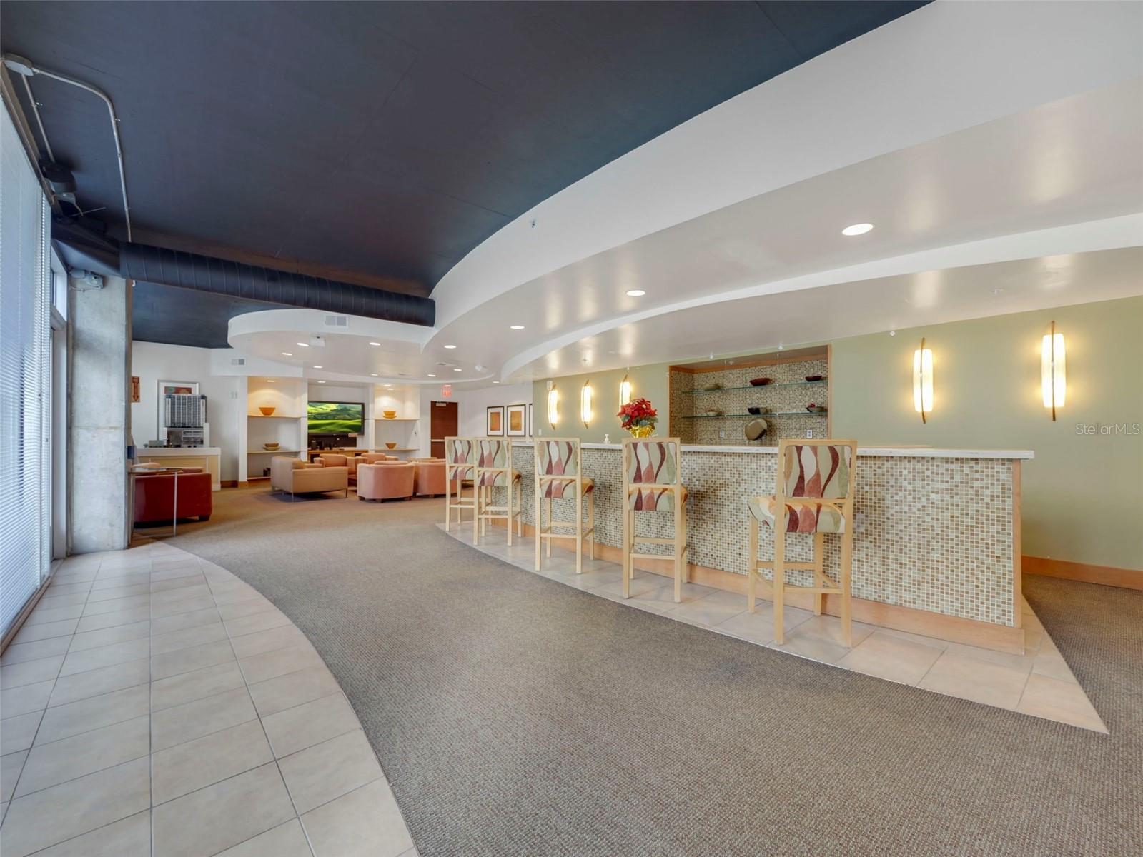 Image 29 of 50 For 155 Court Avenue 2716