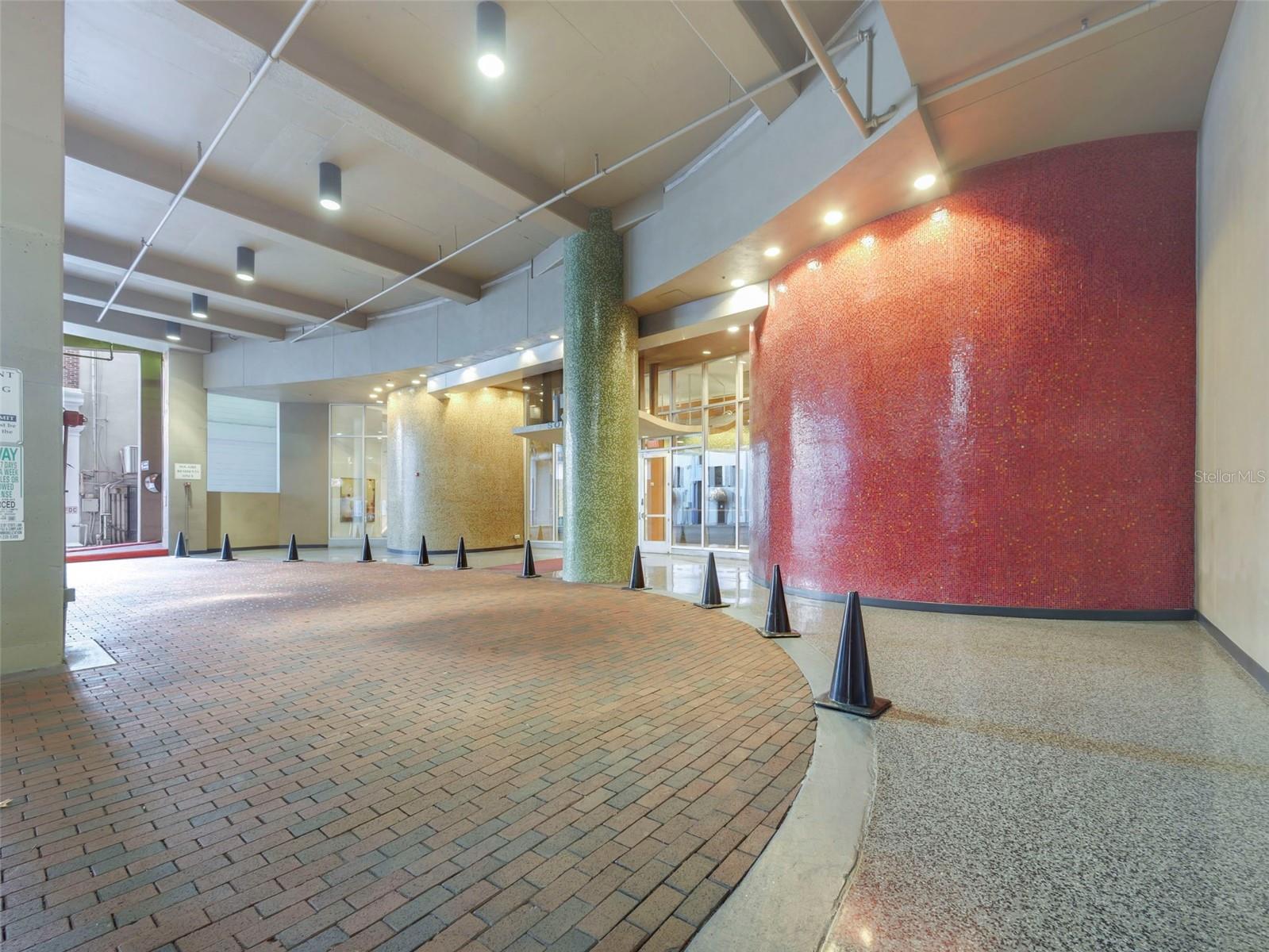 Image 3 of 50 For 155 Court Avenue 2716