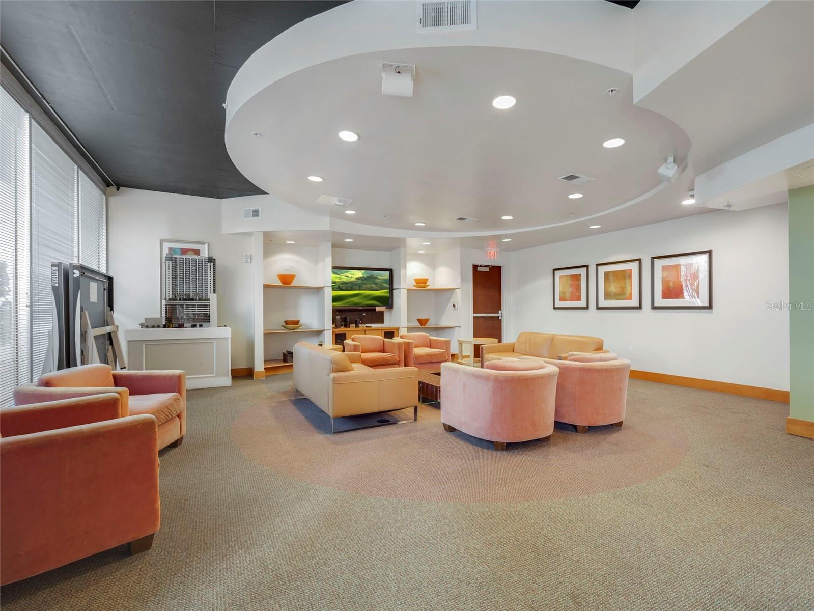 Image 30 of 50 For 155 Court Avenue 2716