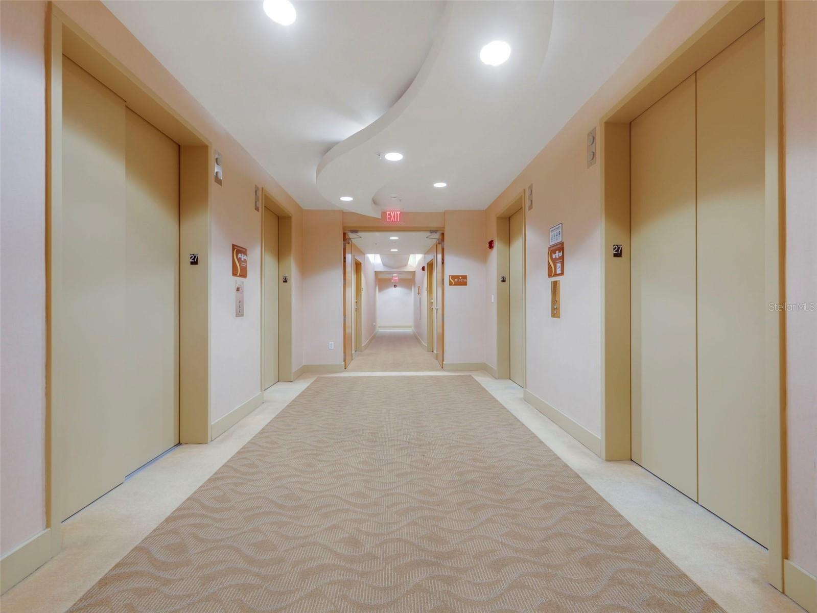 Image 4 of 50 For 155 Court Avenue 2716