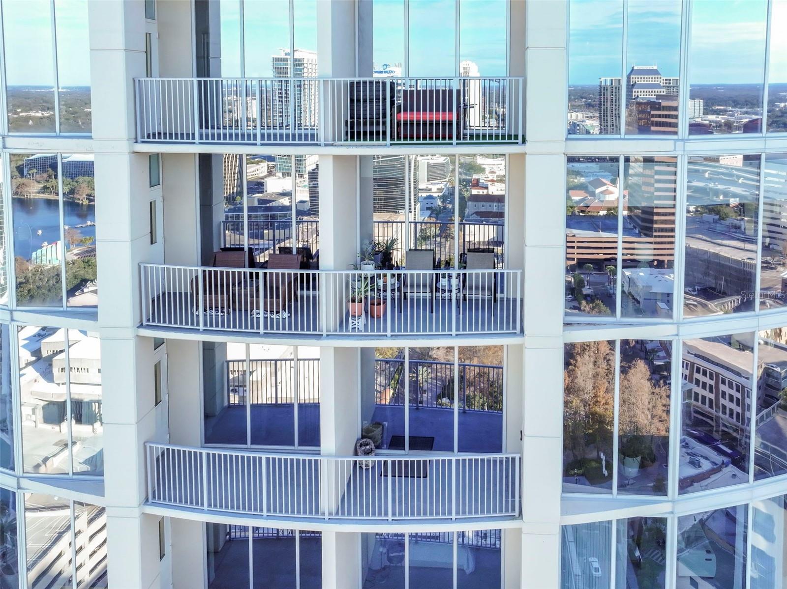 Image 45 of 50 For 155 Court Avenue 2716