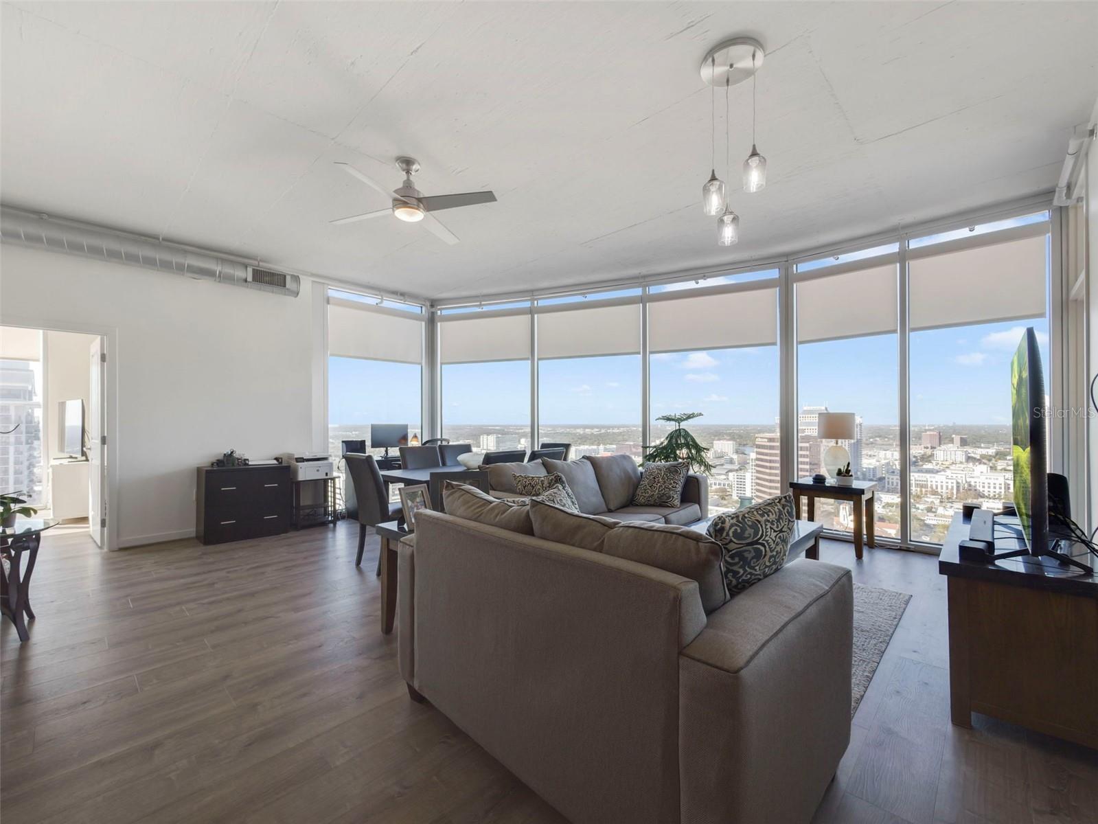 Image 5 of 50 For 155 Court Avenue 2716