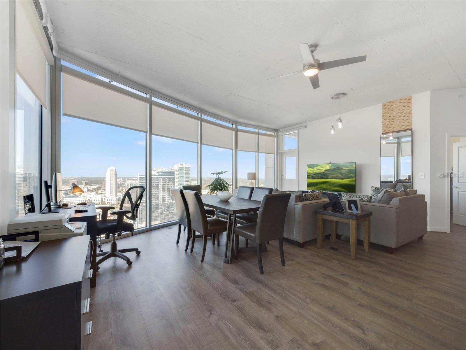 Image 6 of 50 For 155 Court Avenue 2716