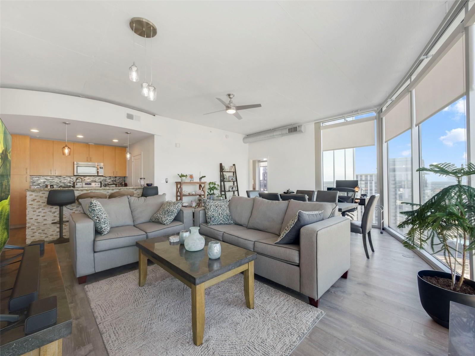 Image 7 of 50 For 155 Court Avenue 2716