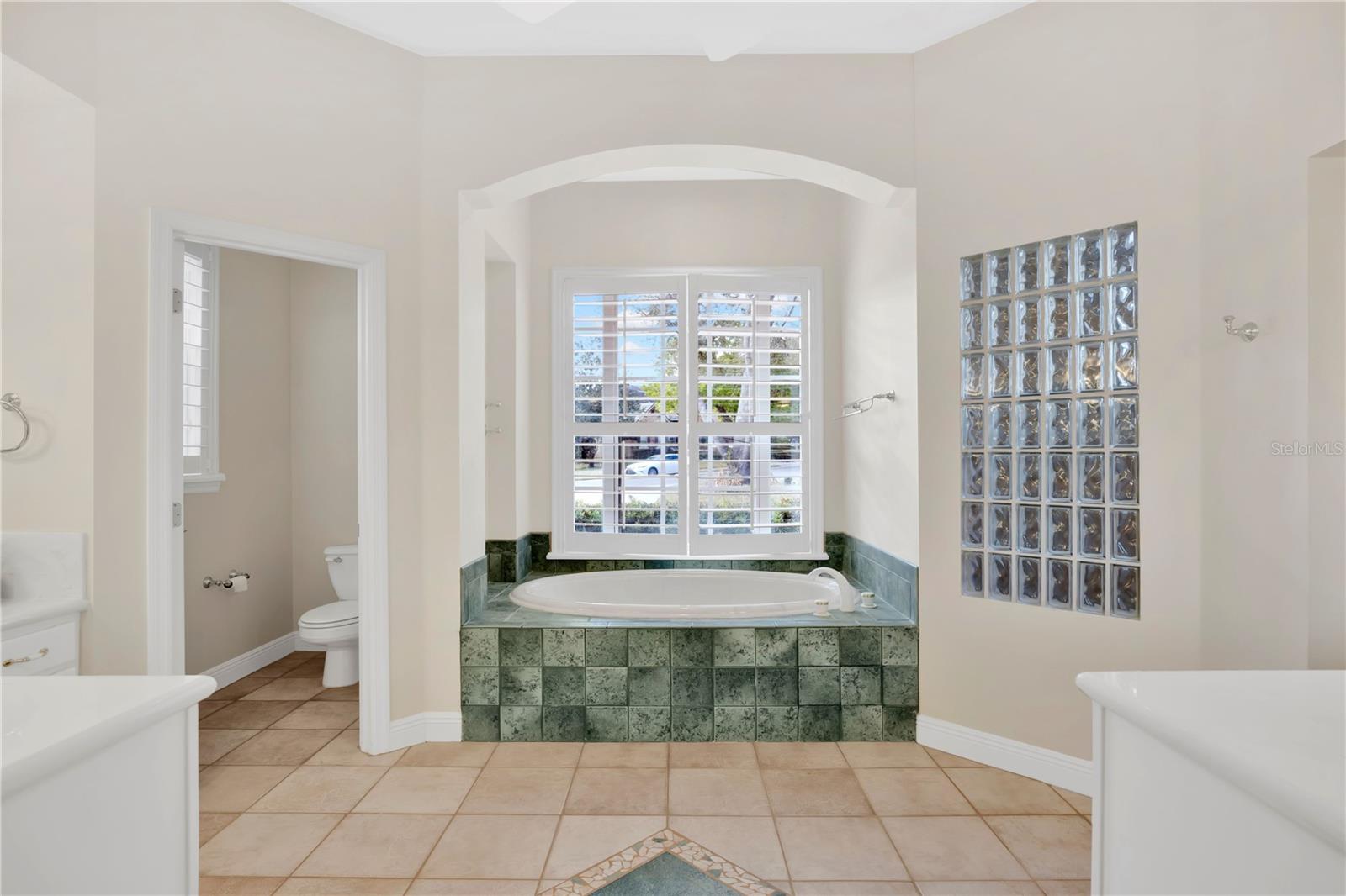 Image 26 of 59 For 984 Brightwater Circle