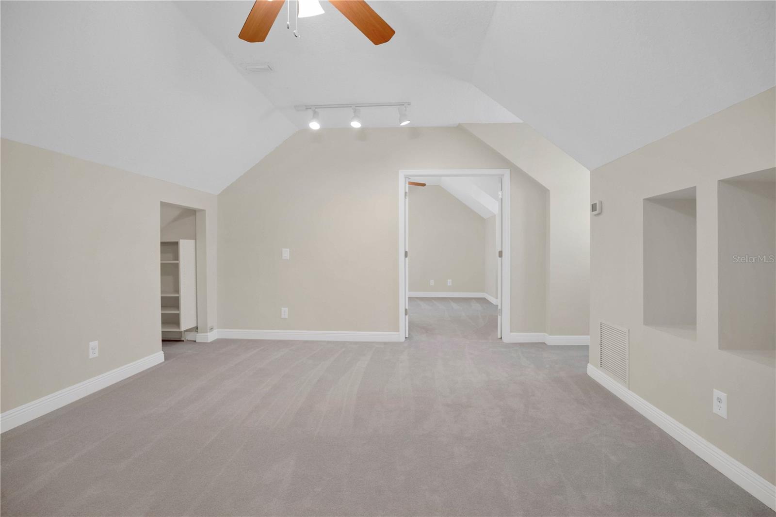 Image 36 of 59 For 984 Brightwater Circle