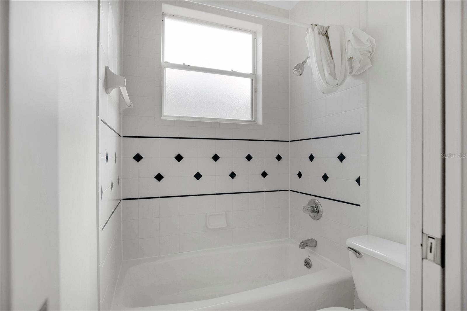 Image 38 of 59 For 984 Brightwater Circle