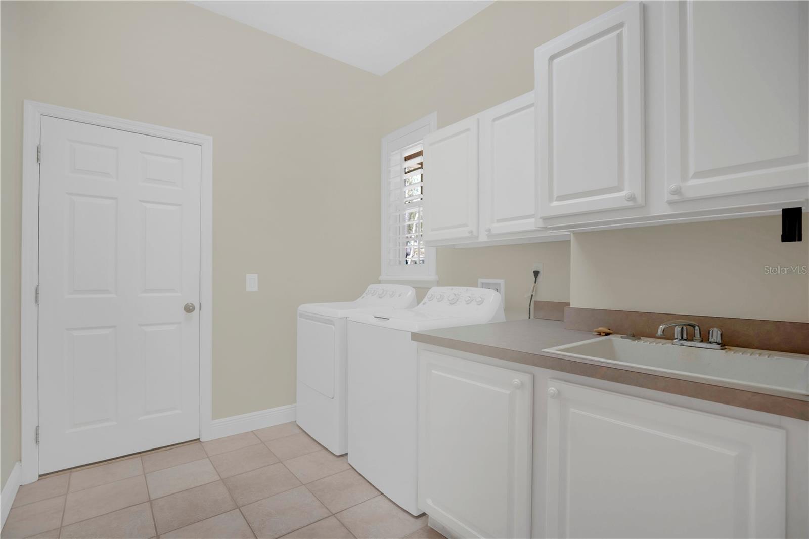 Image 40 of 59 For 984 Brightwater Circle