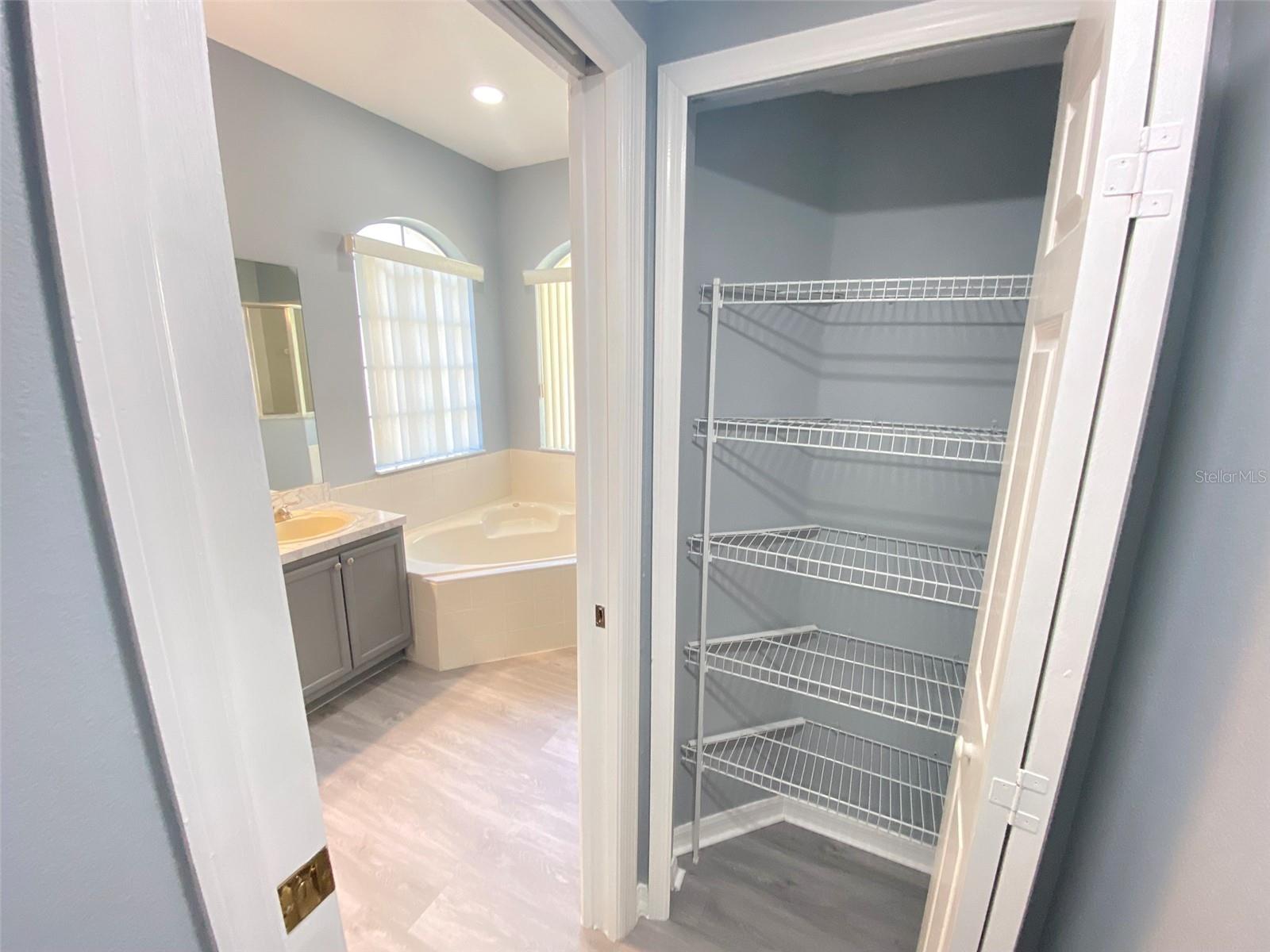 Image 20 of 39 For 13431 Meadow Bay Loop