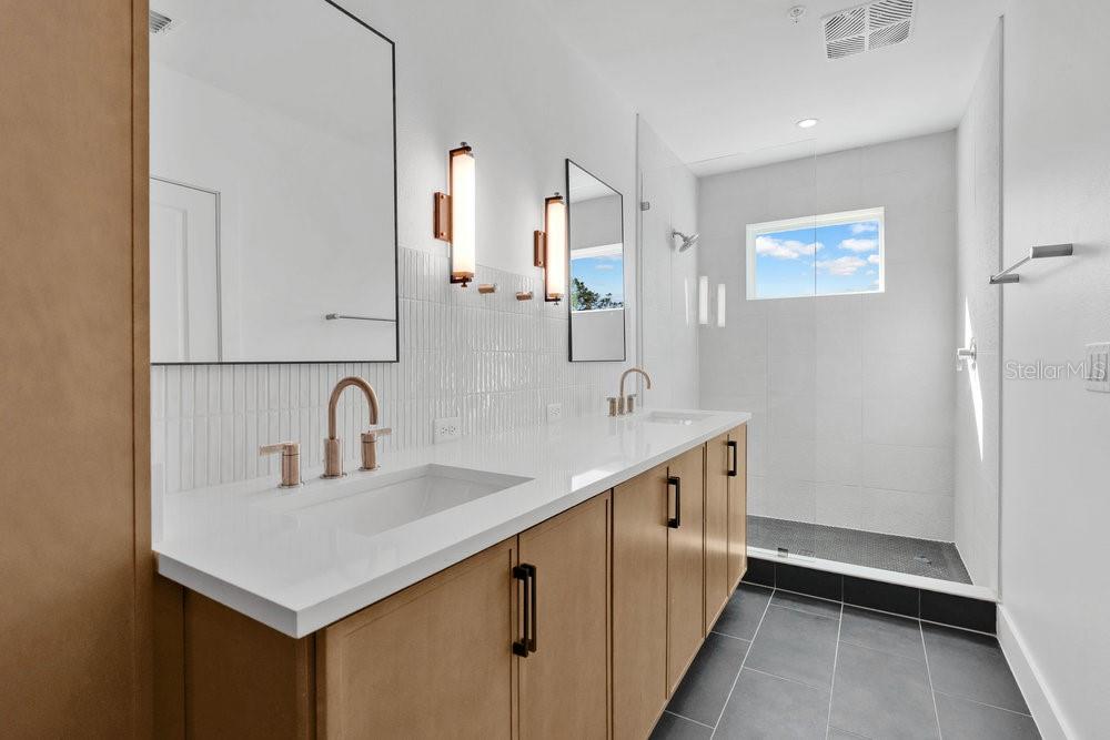 Image 16 of 41 For 1008 Robinson