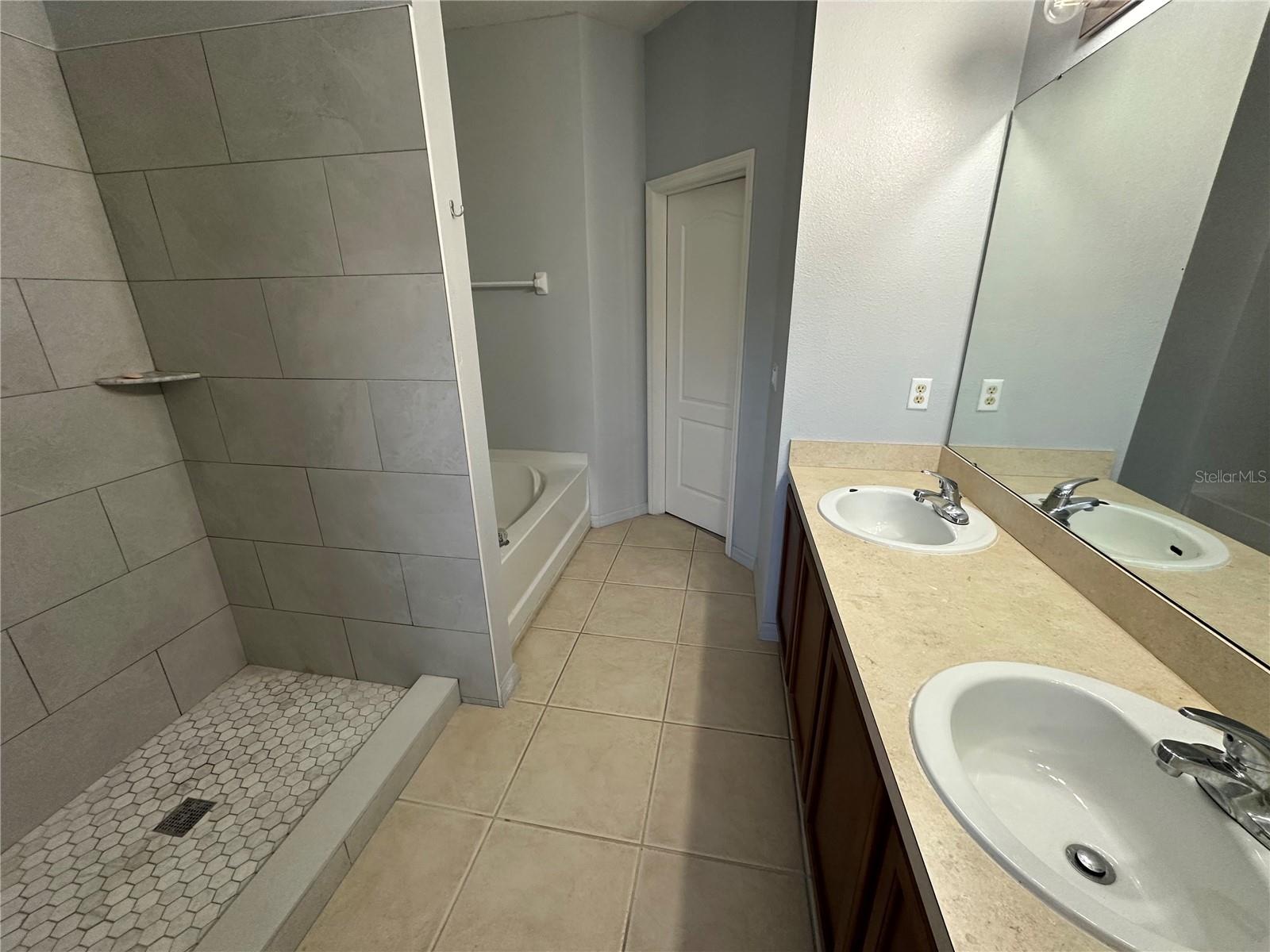 Image 11 of 12 For 10252 Lake District Lane