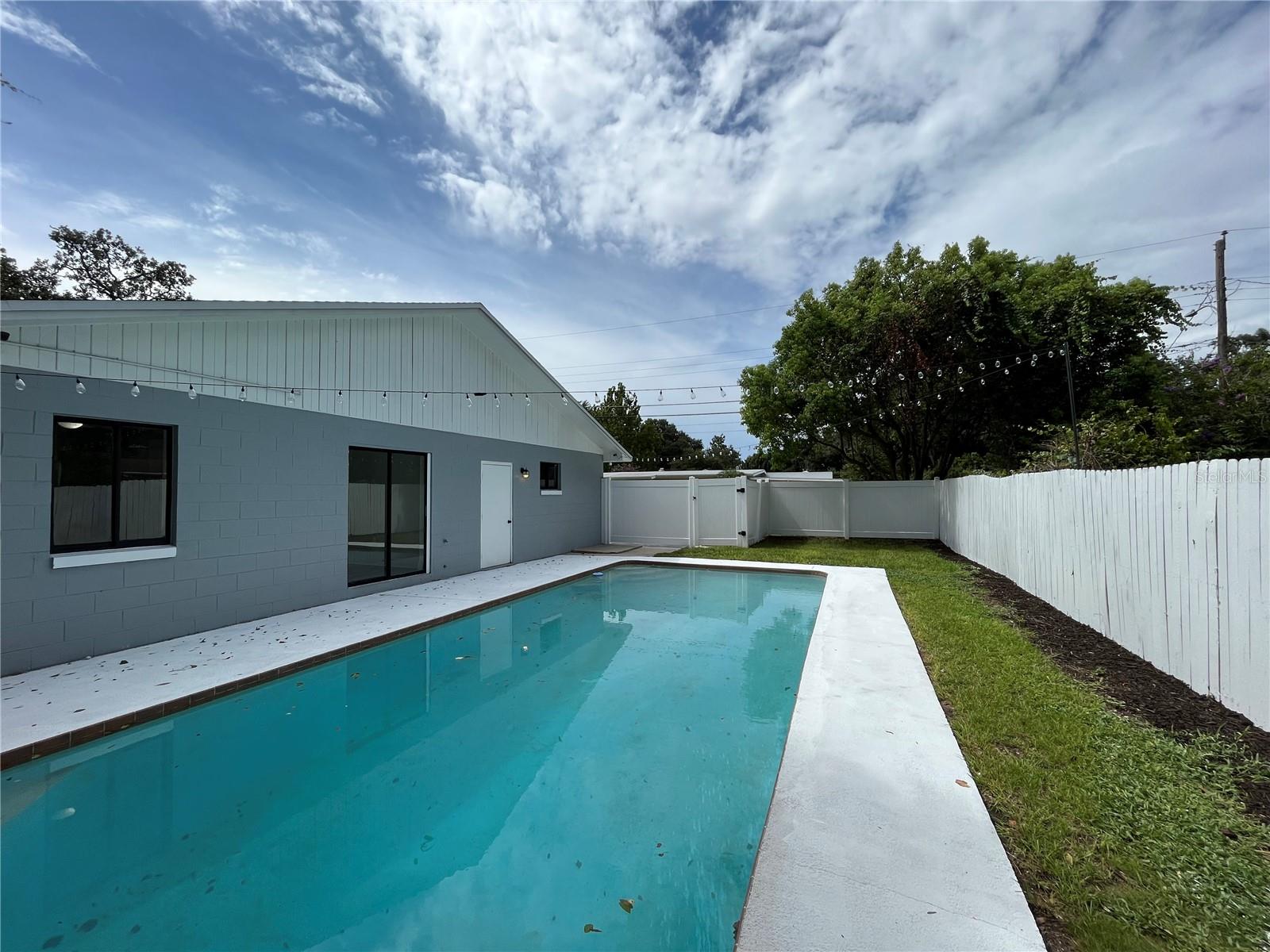 Image 20 of 22 For 2606 Sheffield Ave