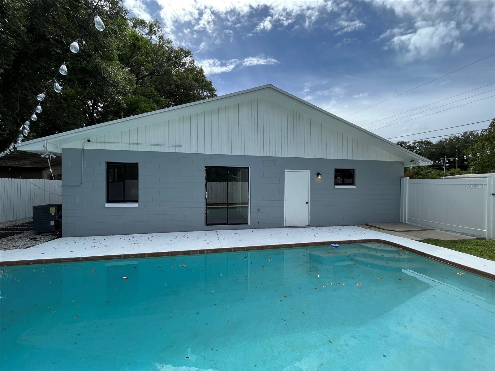 Image 21 of 22 For 2606 Sheffield Ave