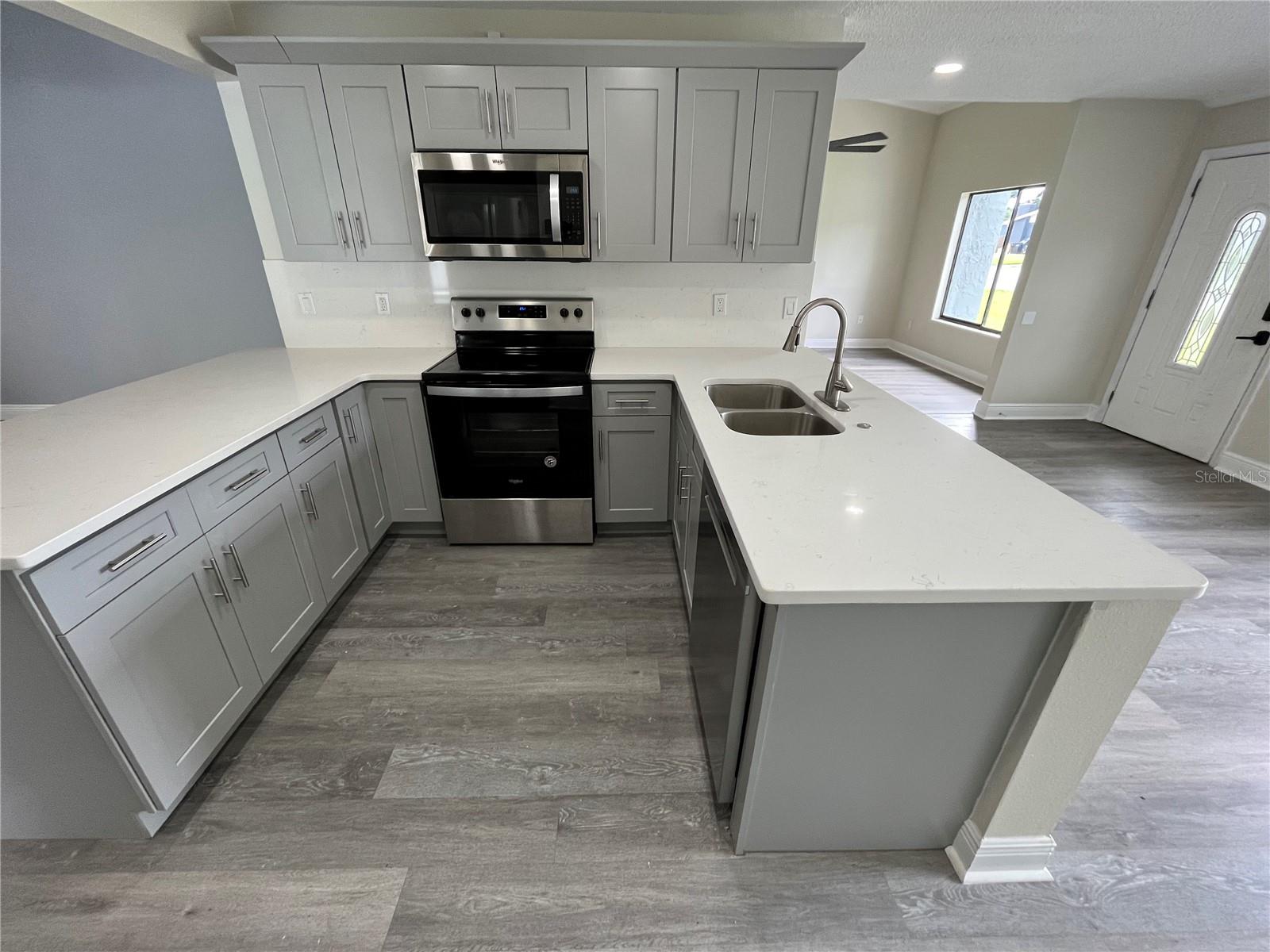 Image 4 of 22 For 2606 Sheffield Ave