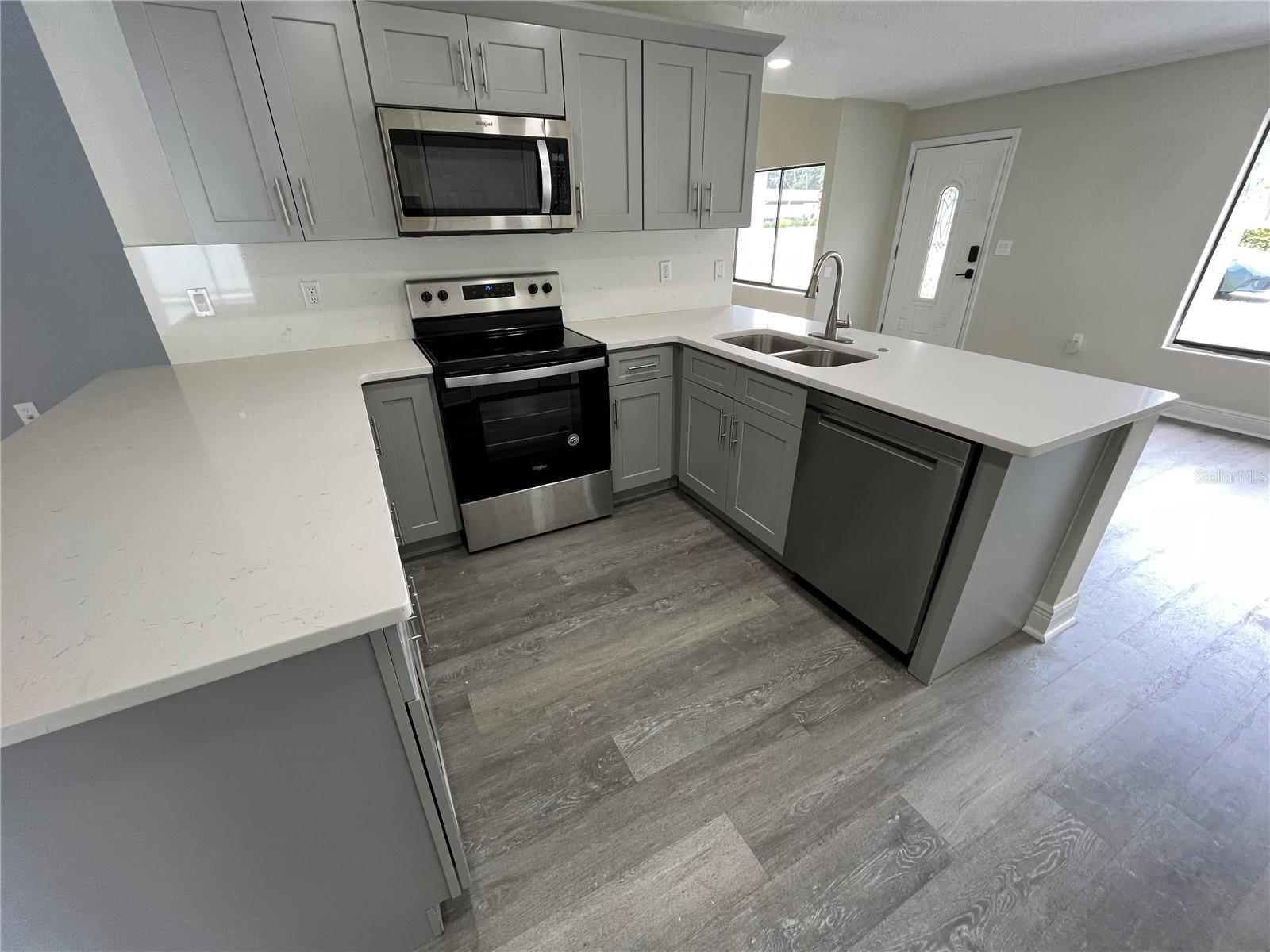 Image 6 of 22 For 2606 Sheffield Ave