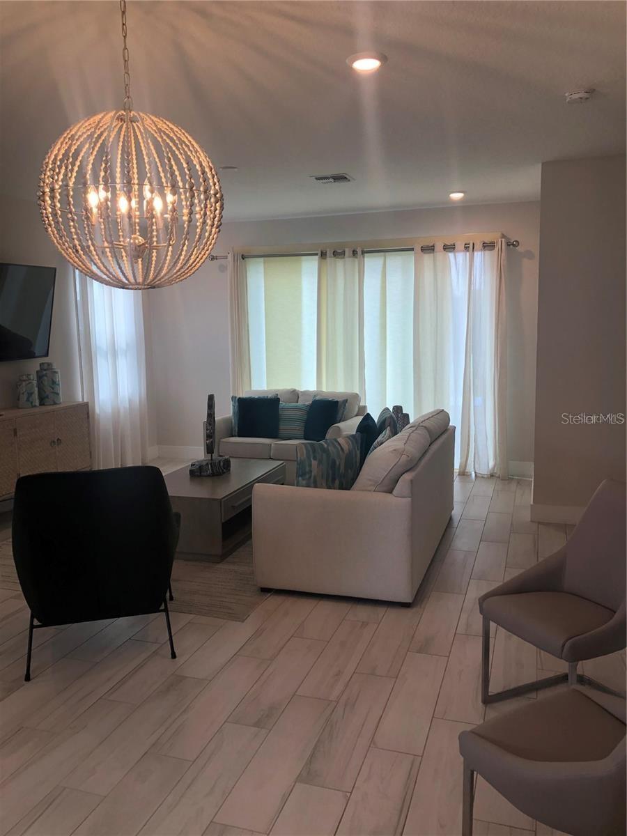 Image 3 of 45 For 820 Driving Range Court