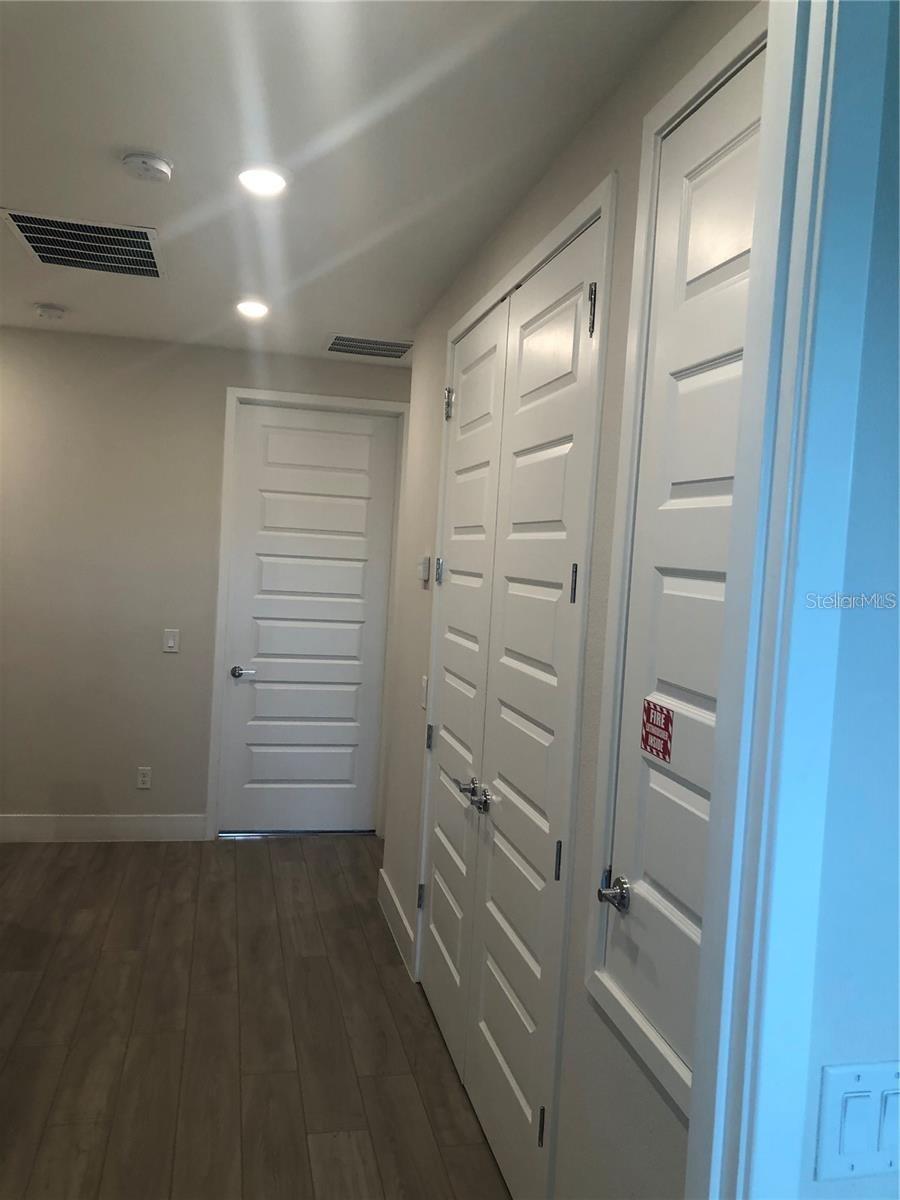 Image 31 of 45 For 820 Driving Range Court