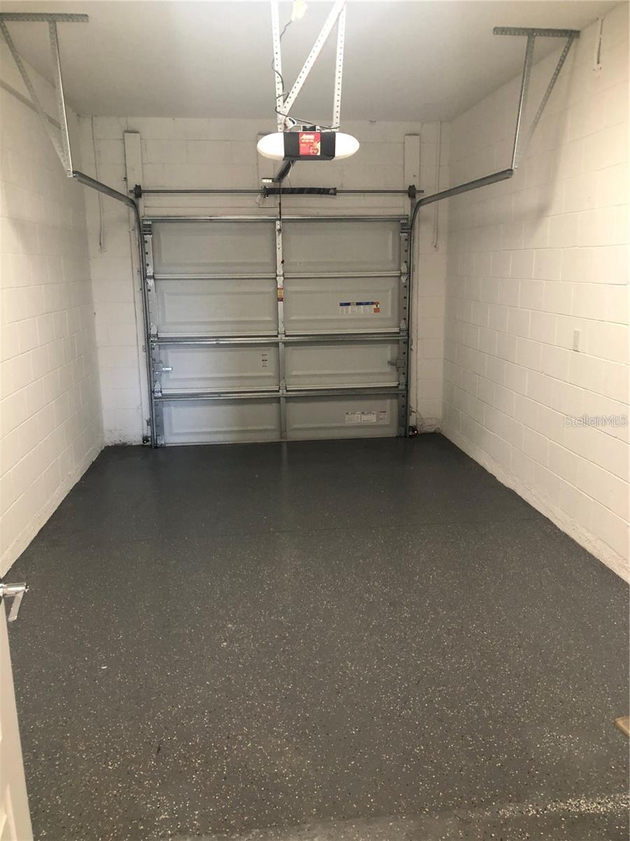 Image 33 of 45 For 820 Driving Range Court