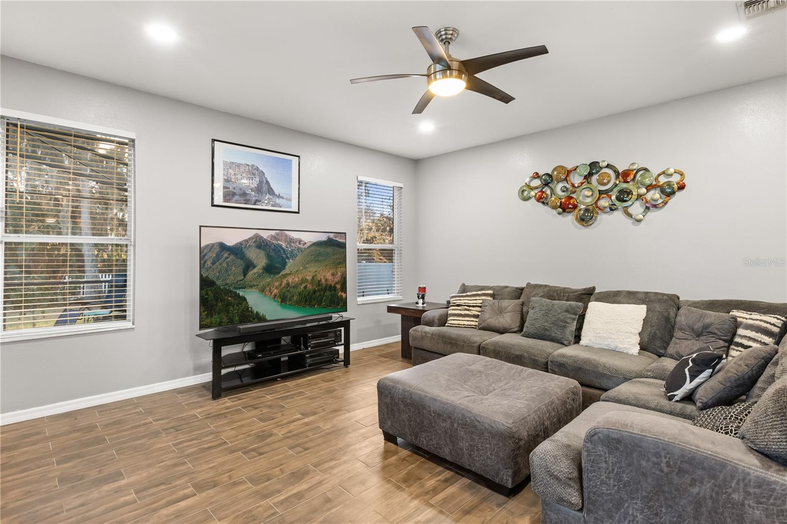 Image 10 of 50 For 3127 Twisted Oak Loop