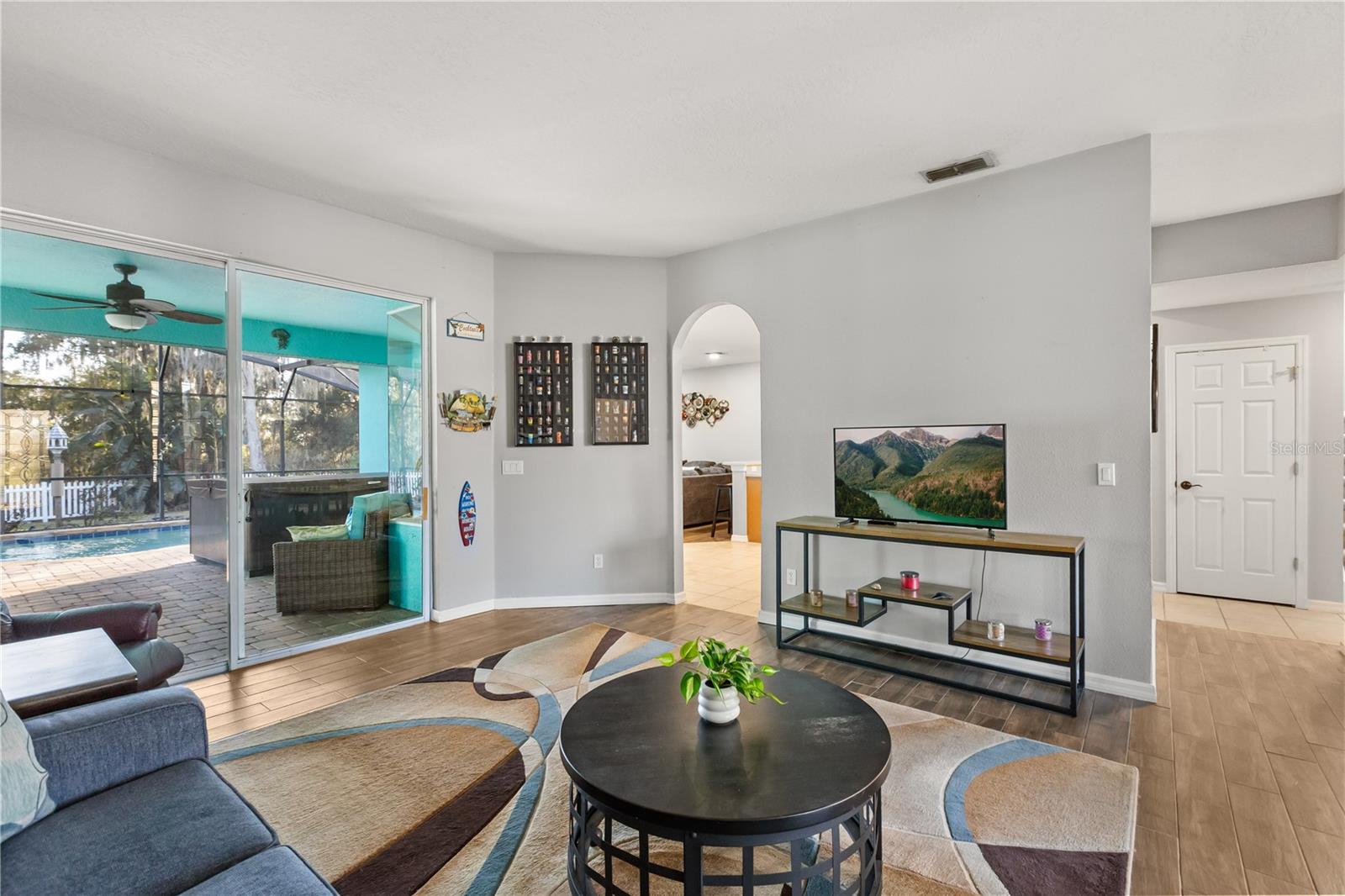 Image 4 of 50 For 3127 Twisted Oak Loop