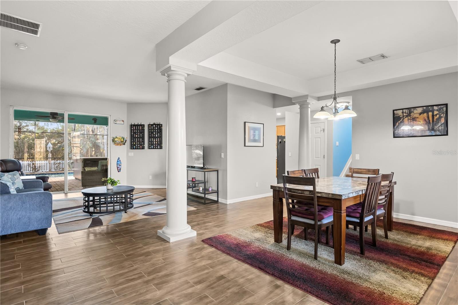 Image 6 of 50 For 3127 Twisted Oak Loop