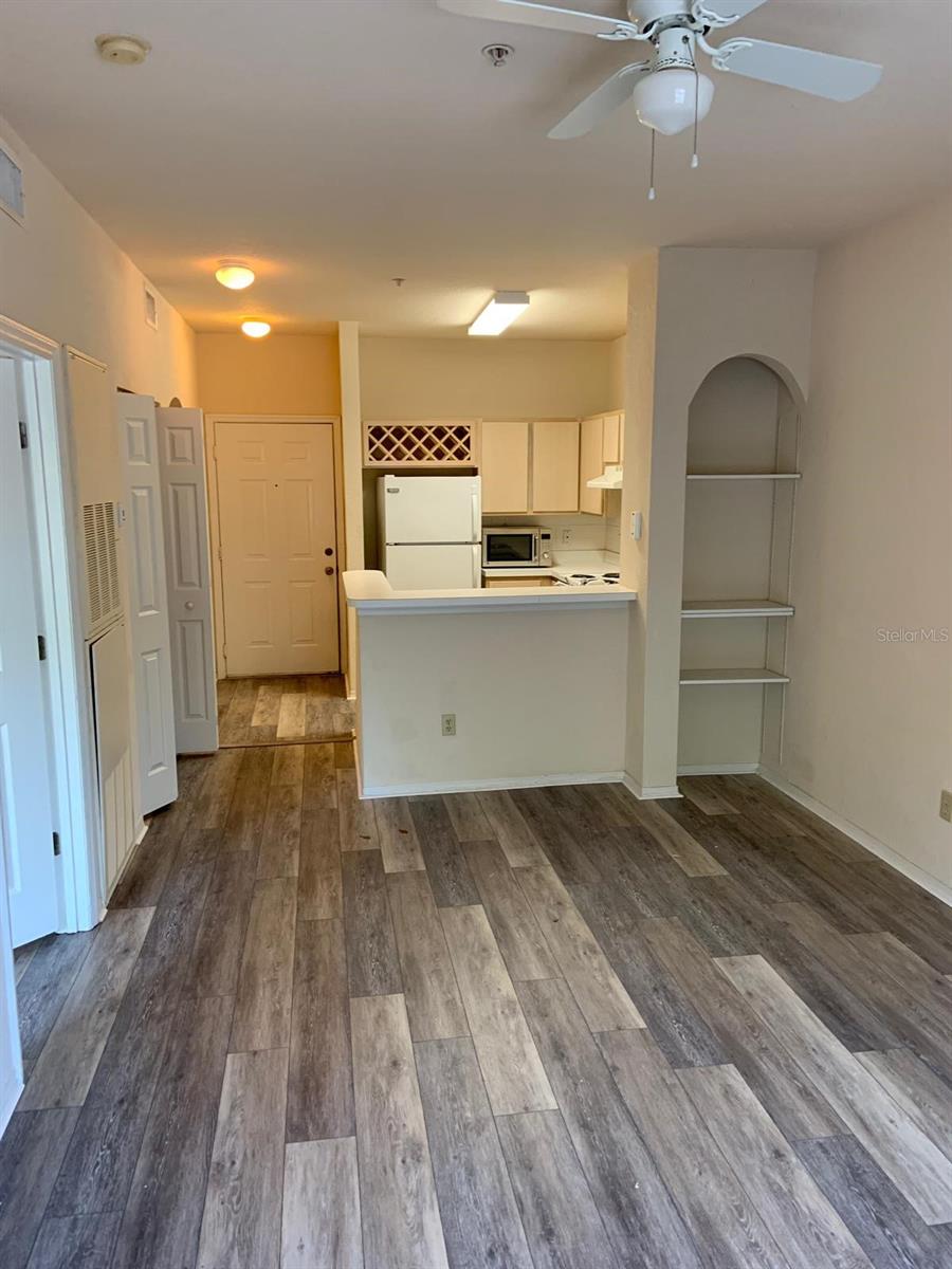 Image 4 of 28 For 831 Camargo Way 311