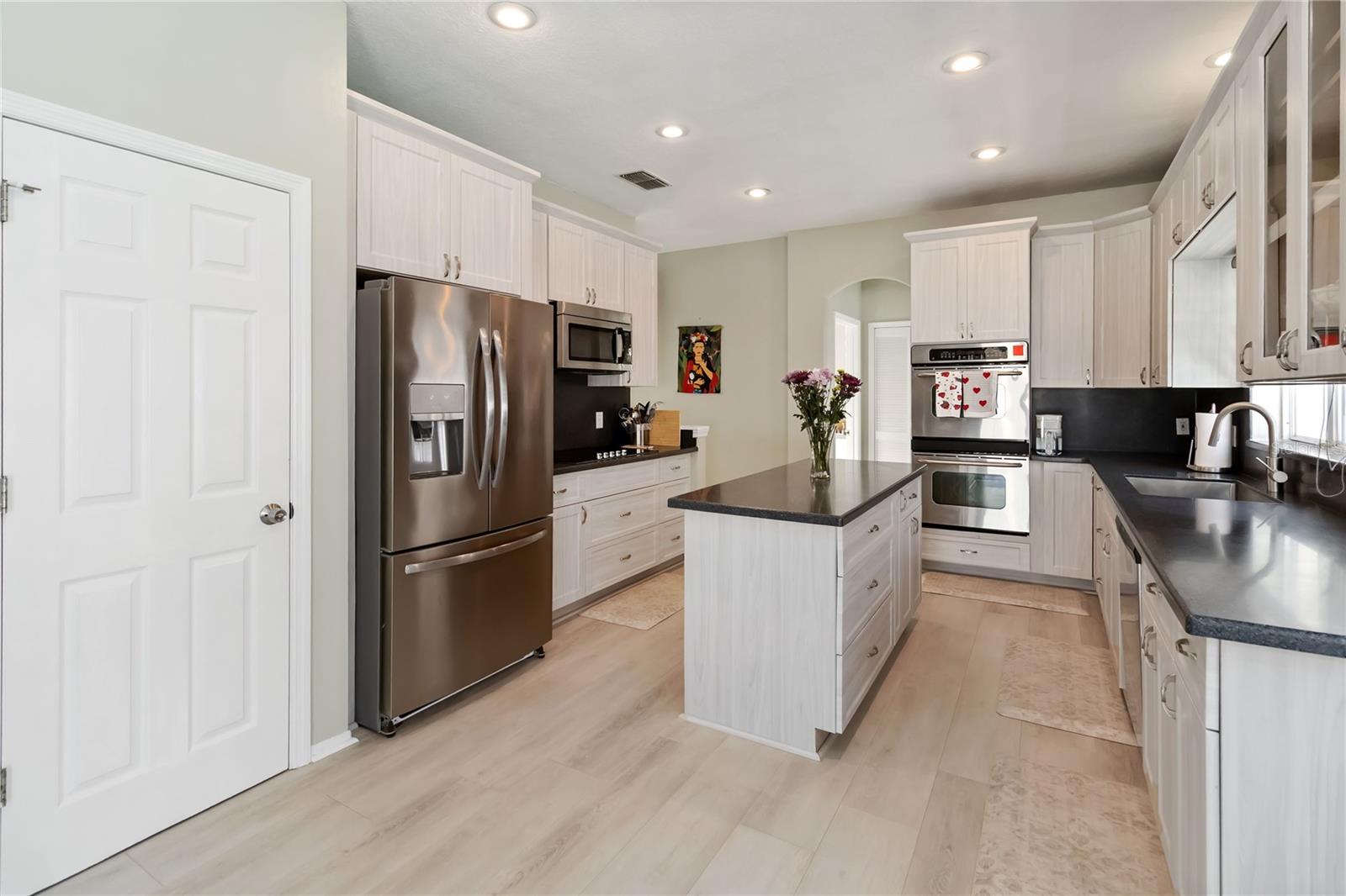 Image 10 of 39 For 13600 Bluemoon Court