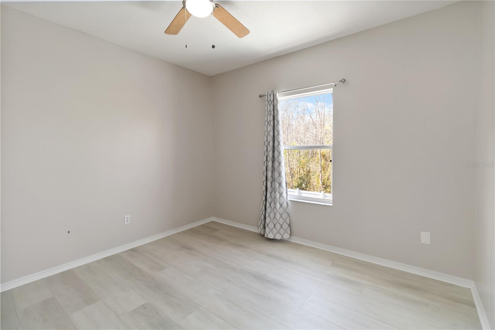 Image 24 of 39 For 13600 Bluemoon Court