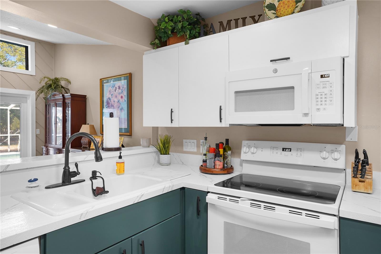 Image 16 of 48 For 157 Harrogate Court