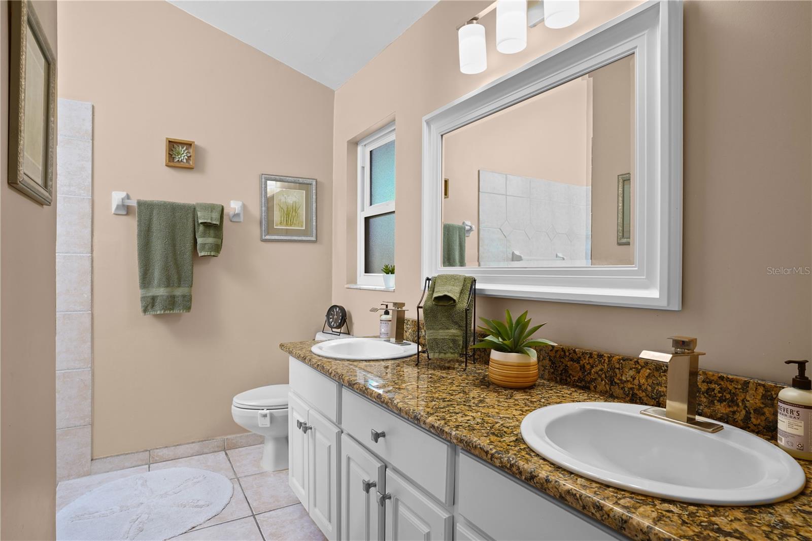 Image 24 of 48 For 157 Harrogate Court