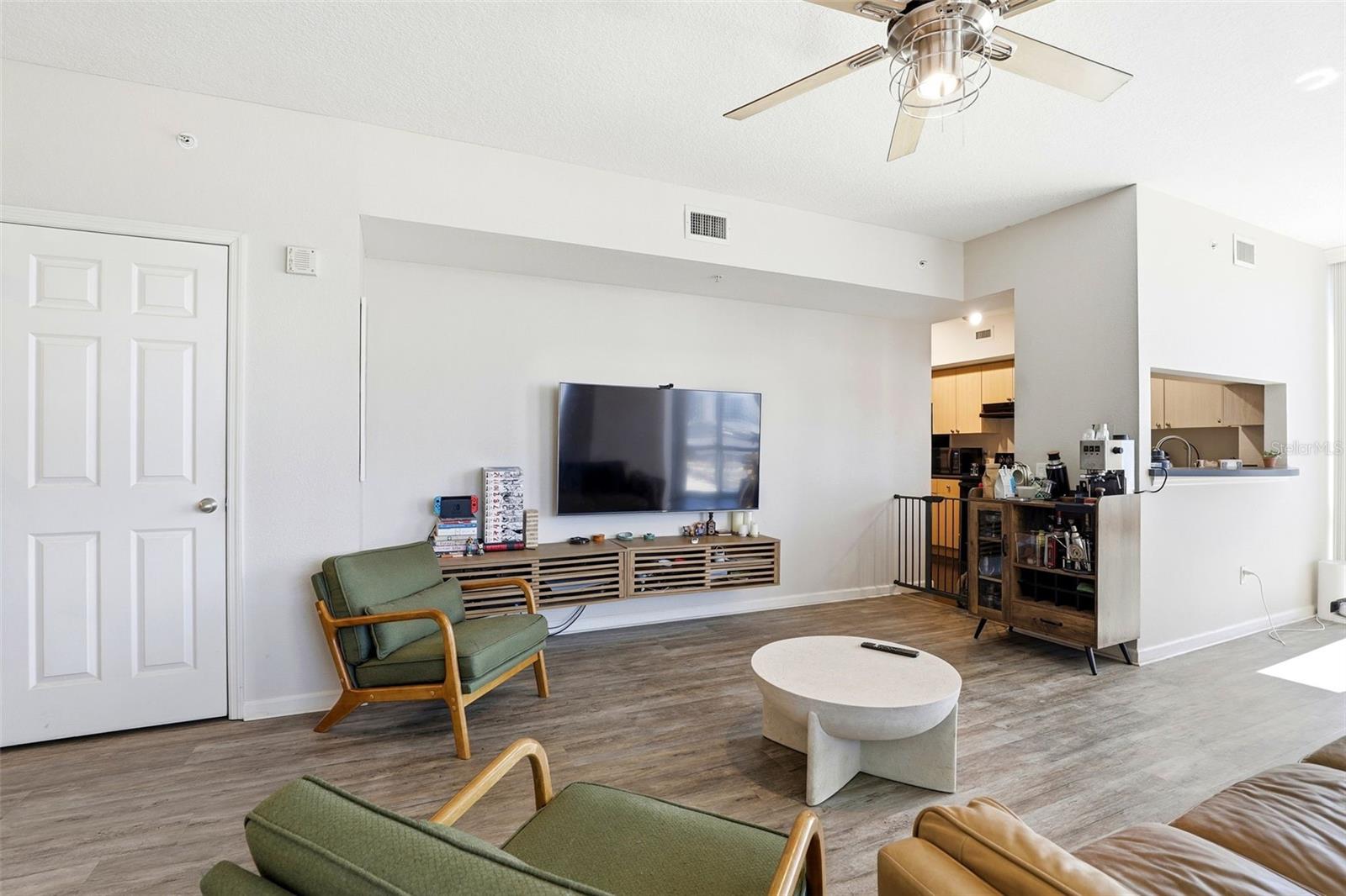 Image 9 of 27 For 322 Central Boulevard 1109