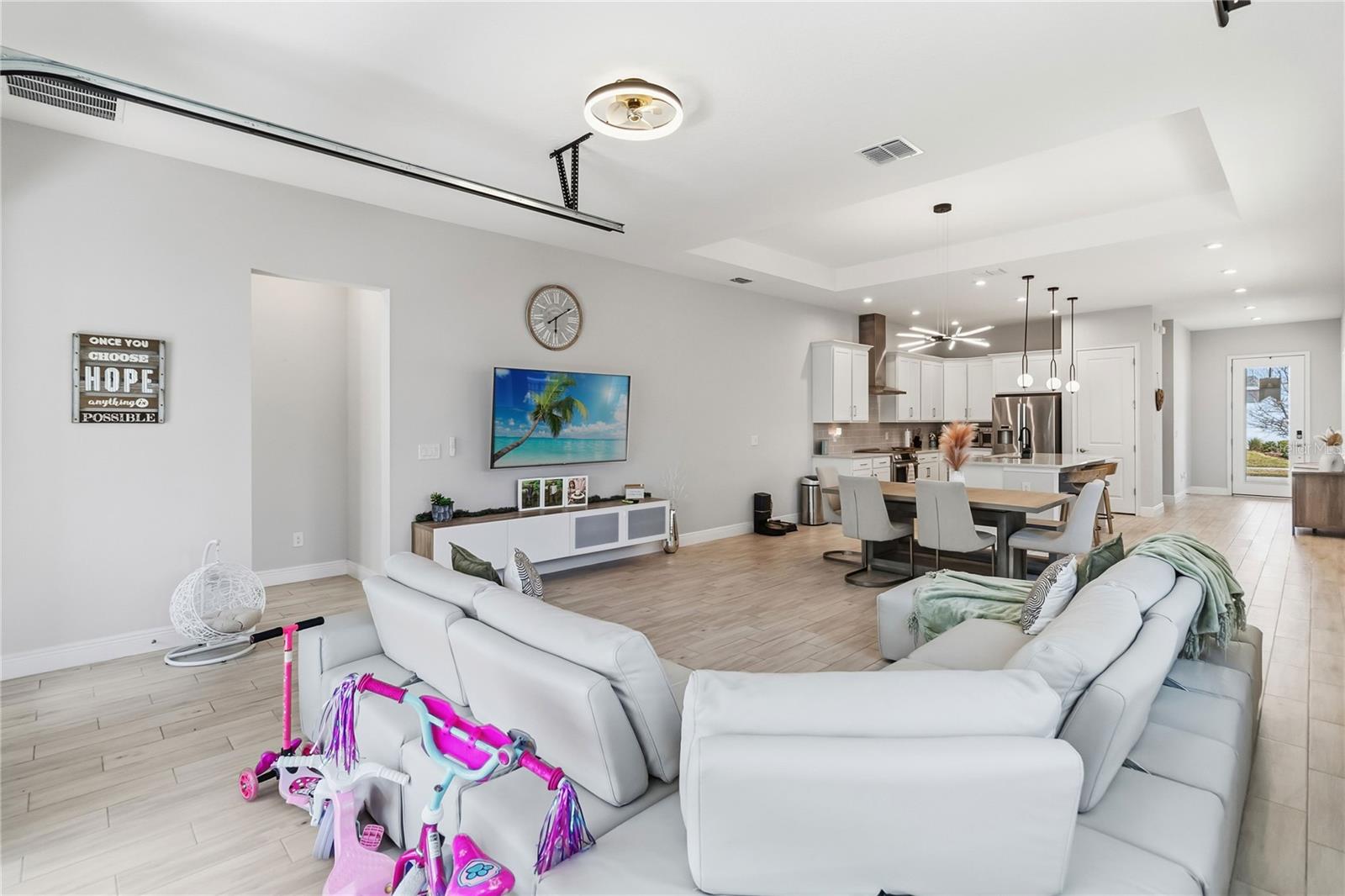 Image 11 of 48 For 8338 Modiano Street