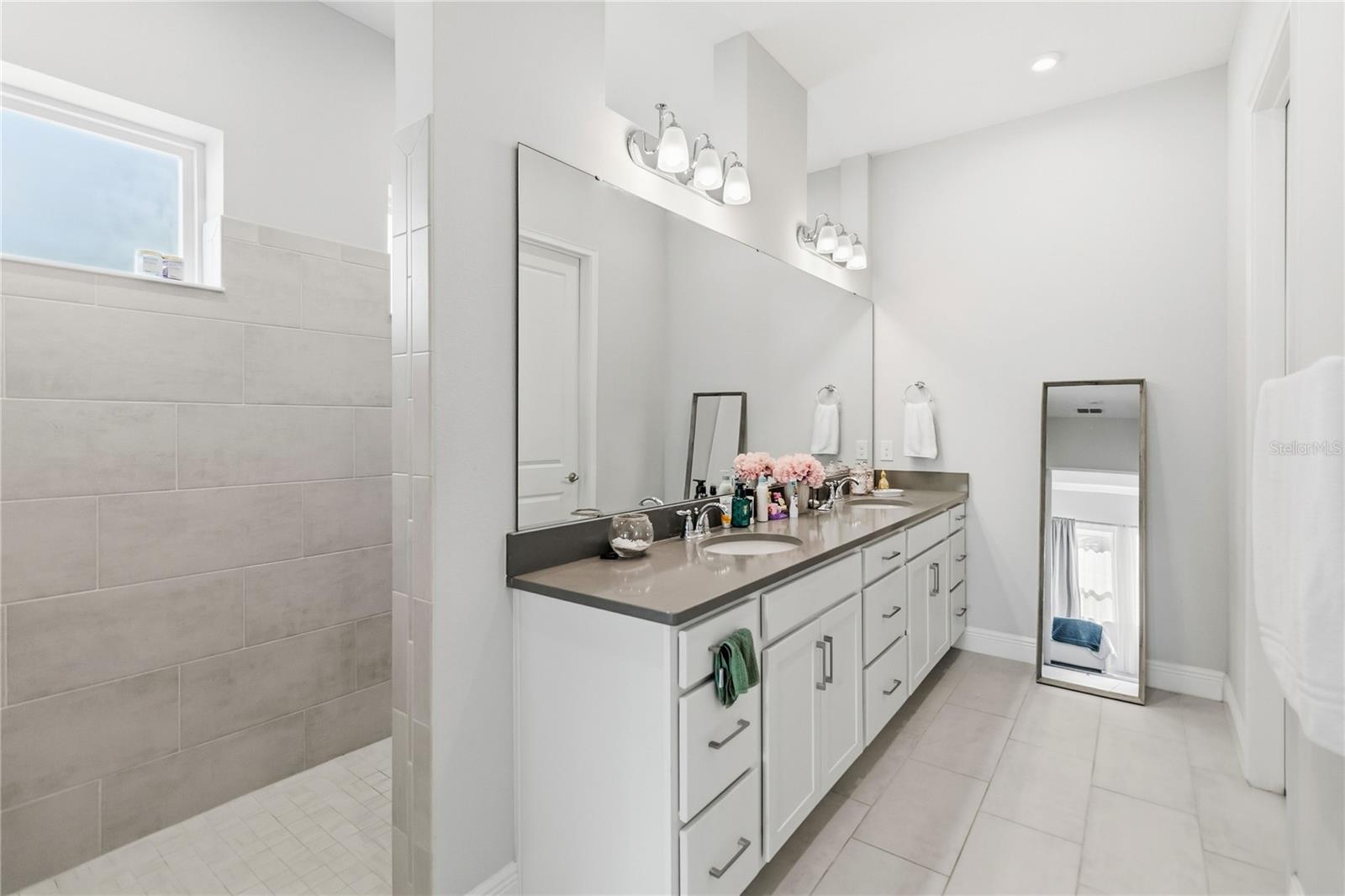 Image 20 of 48 For 8338 Modiano Street