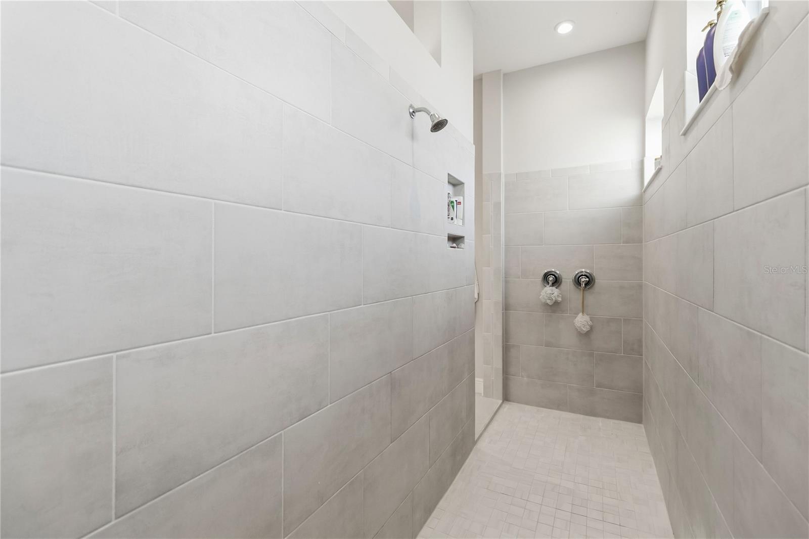 Image 21 of 48 For 8338 Modiano Street