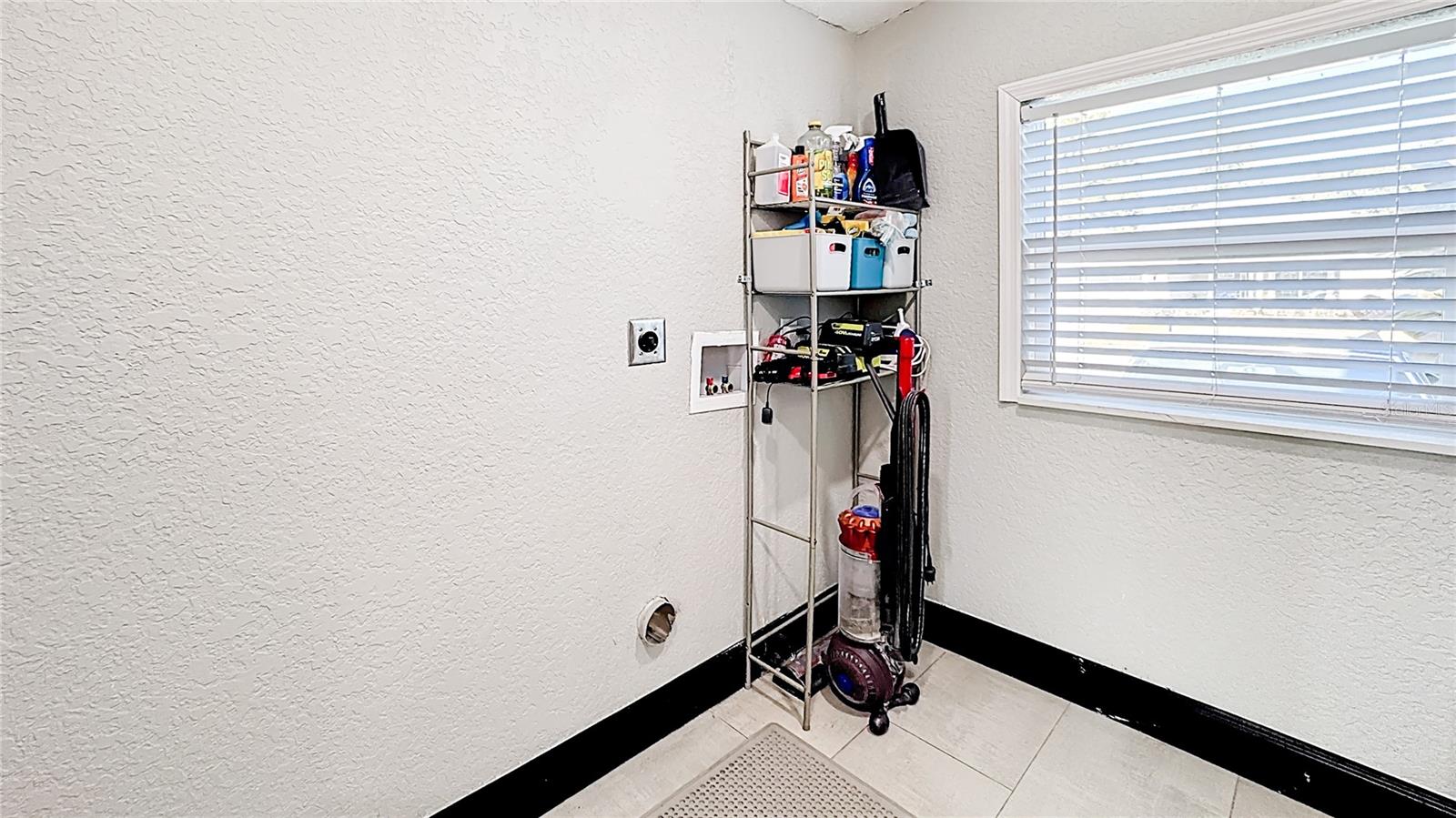 Image 18 of 41 For 1201 12th Street