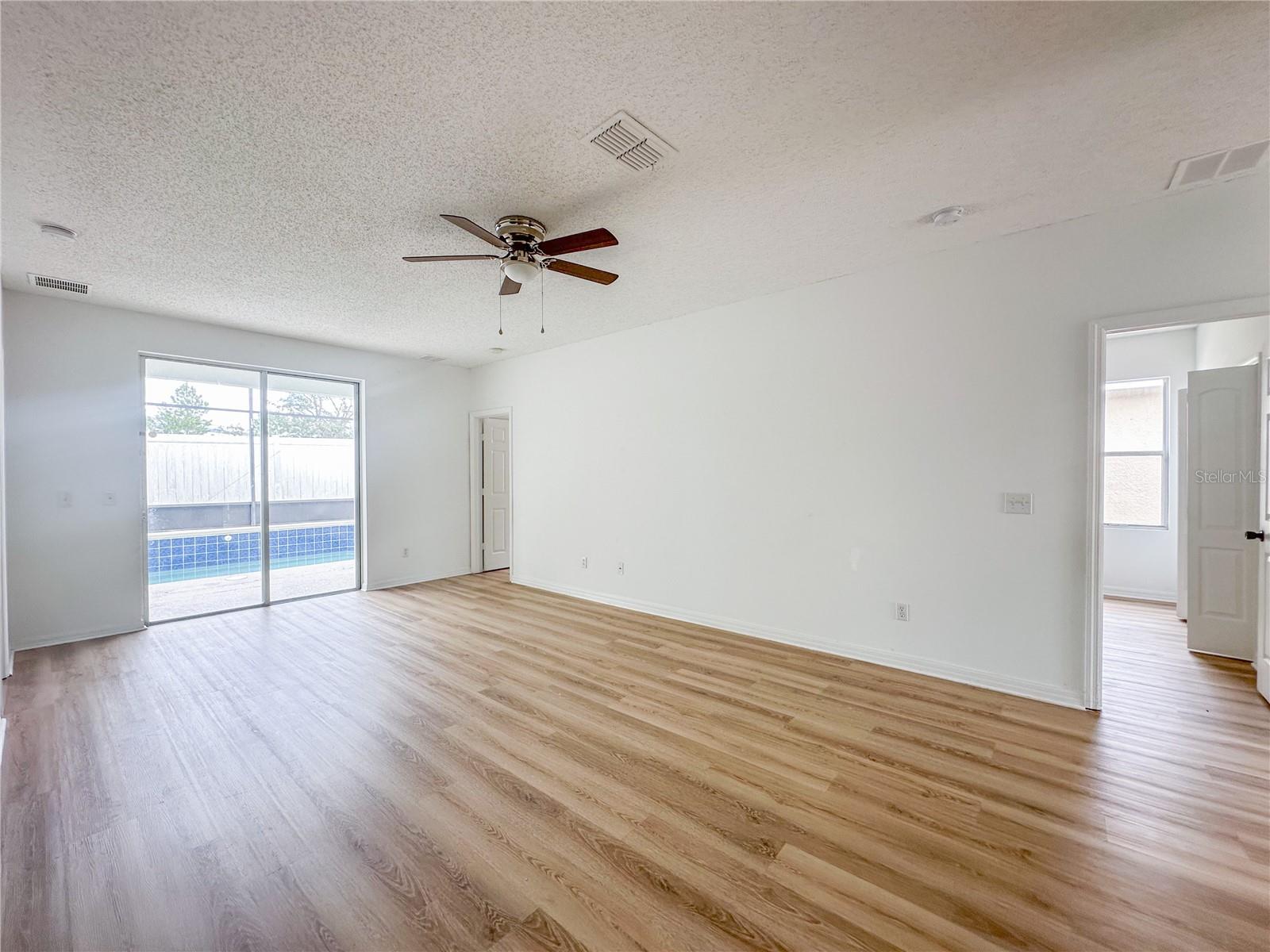 Image 10 of 22 For 402 Sunset View Drive