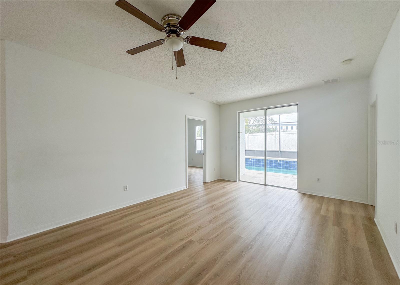 Image 11 of 22 For 402 Sunset View Drive