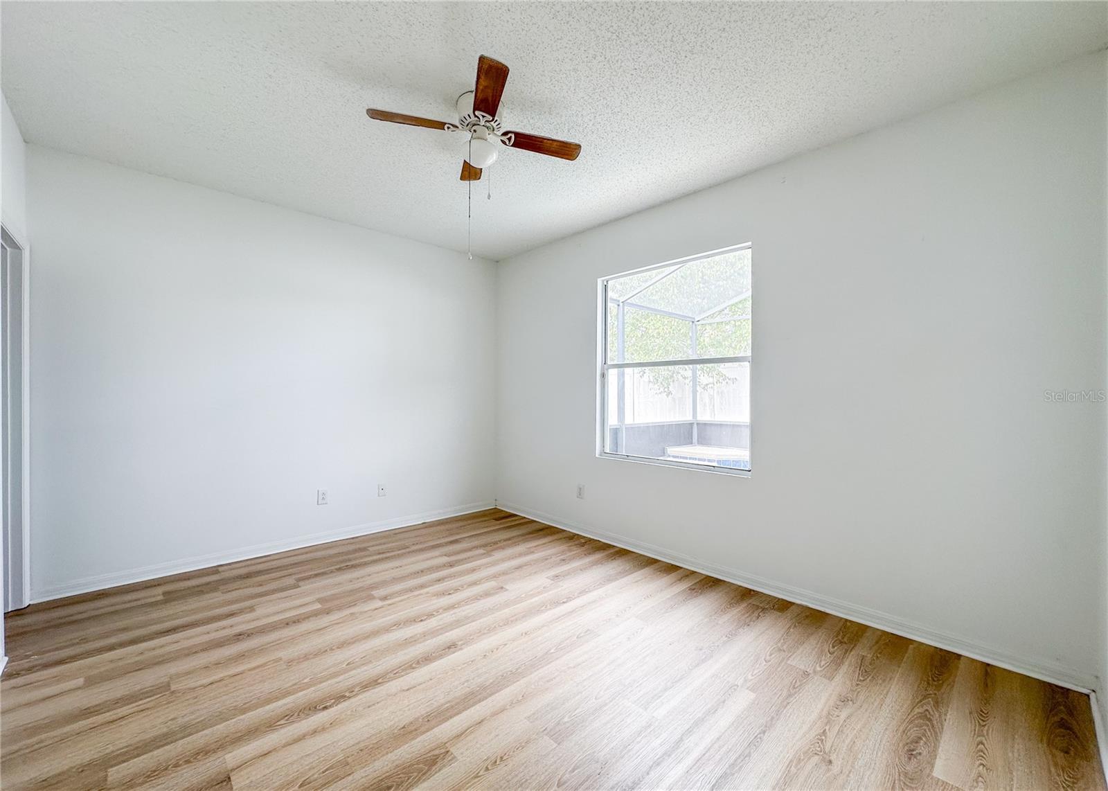 Image 12 of 22 For 402 Sunset View Drive