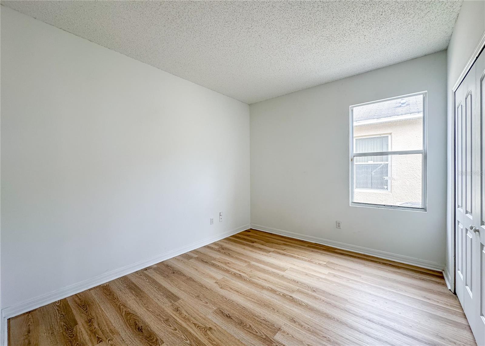 Image 17 of 22 For 402 Sunset View Drive