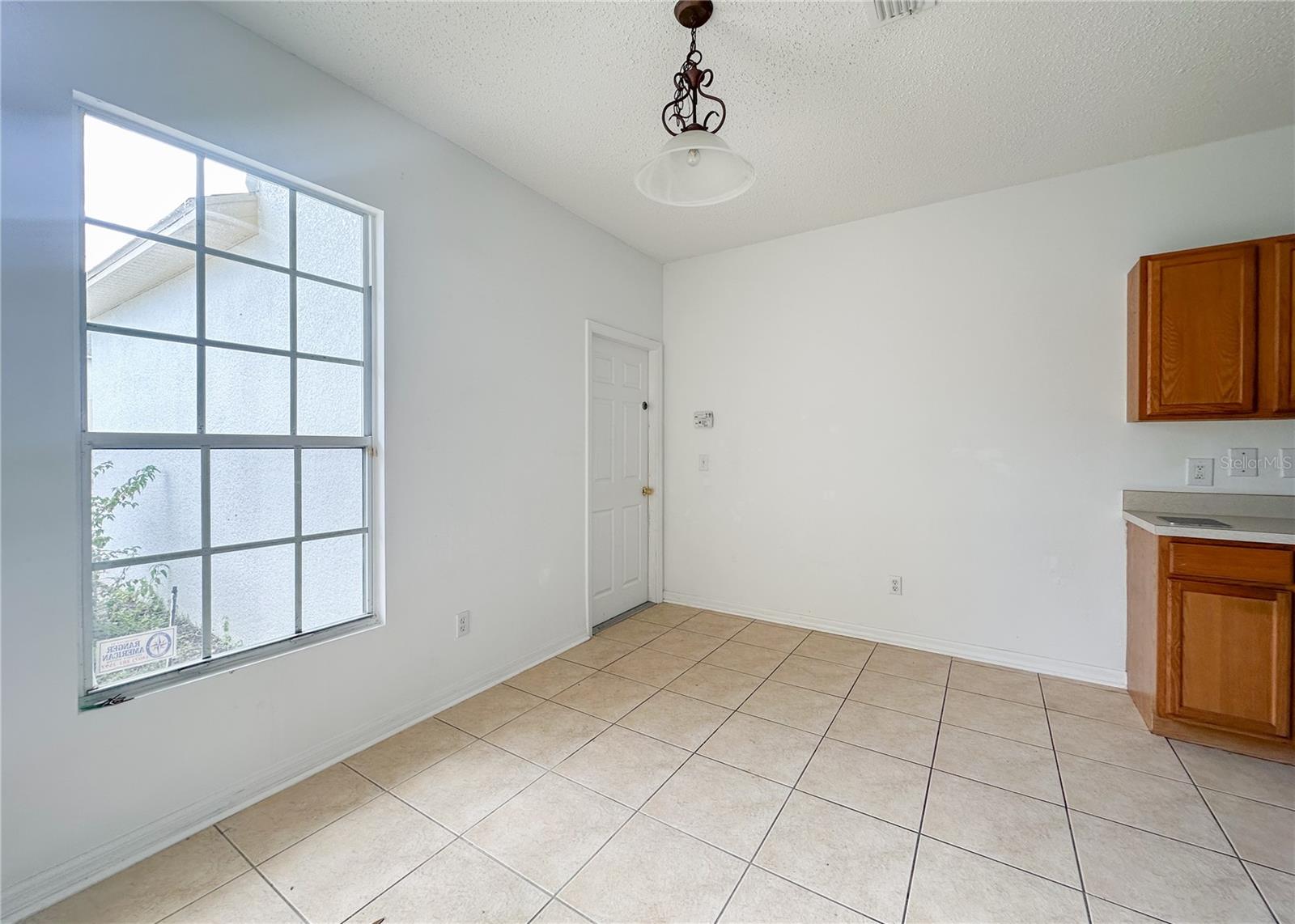 Image 7 of 22 For 402 Sunset View Drive